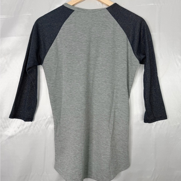 Lularoe XS Gray Raglan Top 3/4 Sleeve Soft Stretch Casual Classic Tee - Picture 3 of 9